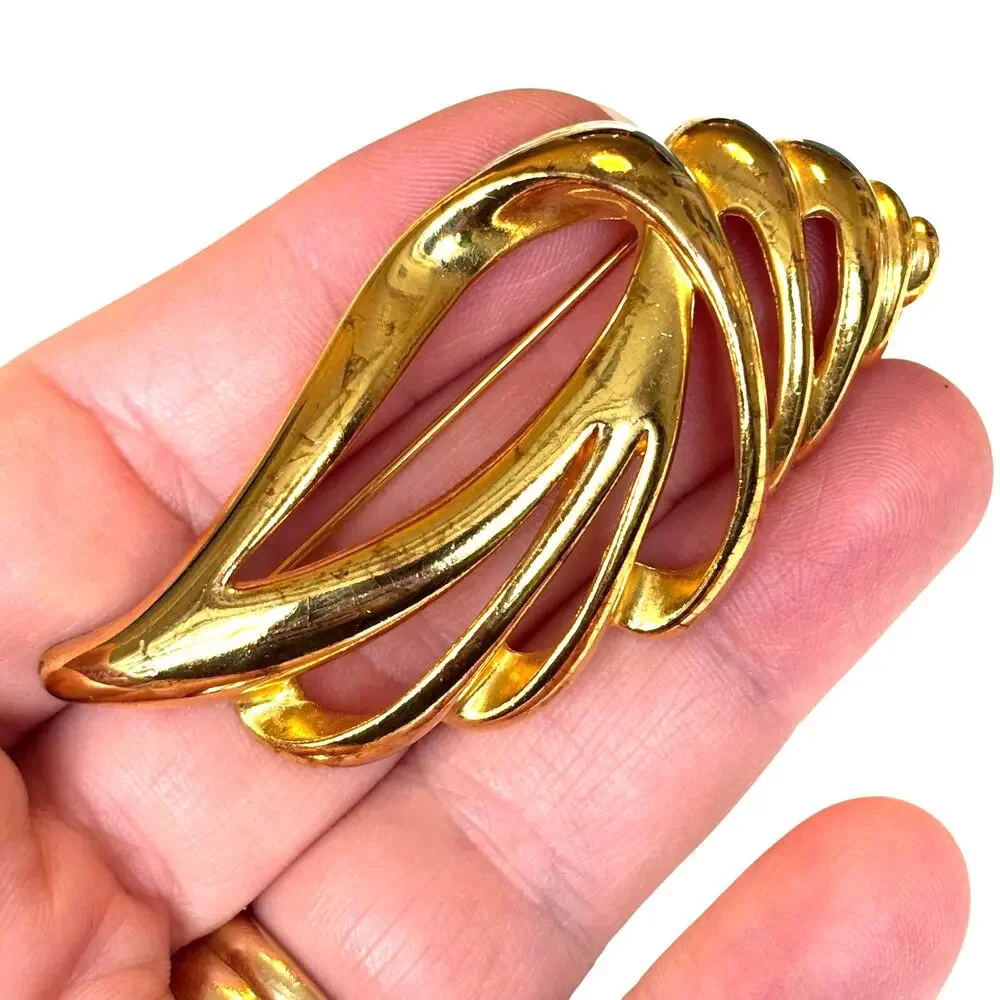 Vintage Pasterelli? USA gold brooch pin sea shell dimensional fashion jewelry
